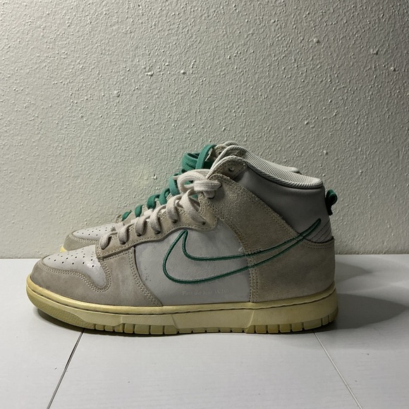 Nike High-Top Sneakers in Light Gray with Teal Accents - Picture 3 of 4